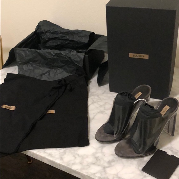 YEEZY
Season 6 PVC Mules
110MMSMOKE
Made in Italy - Picture 2 of 9